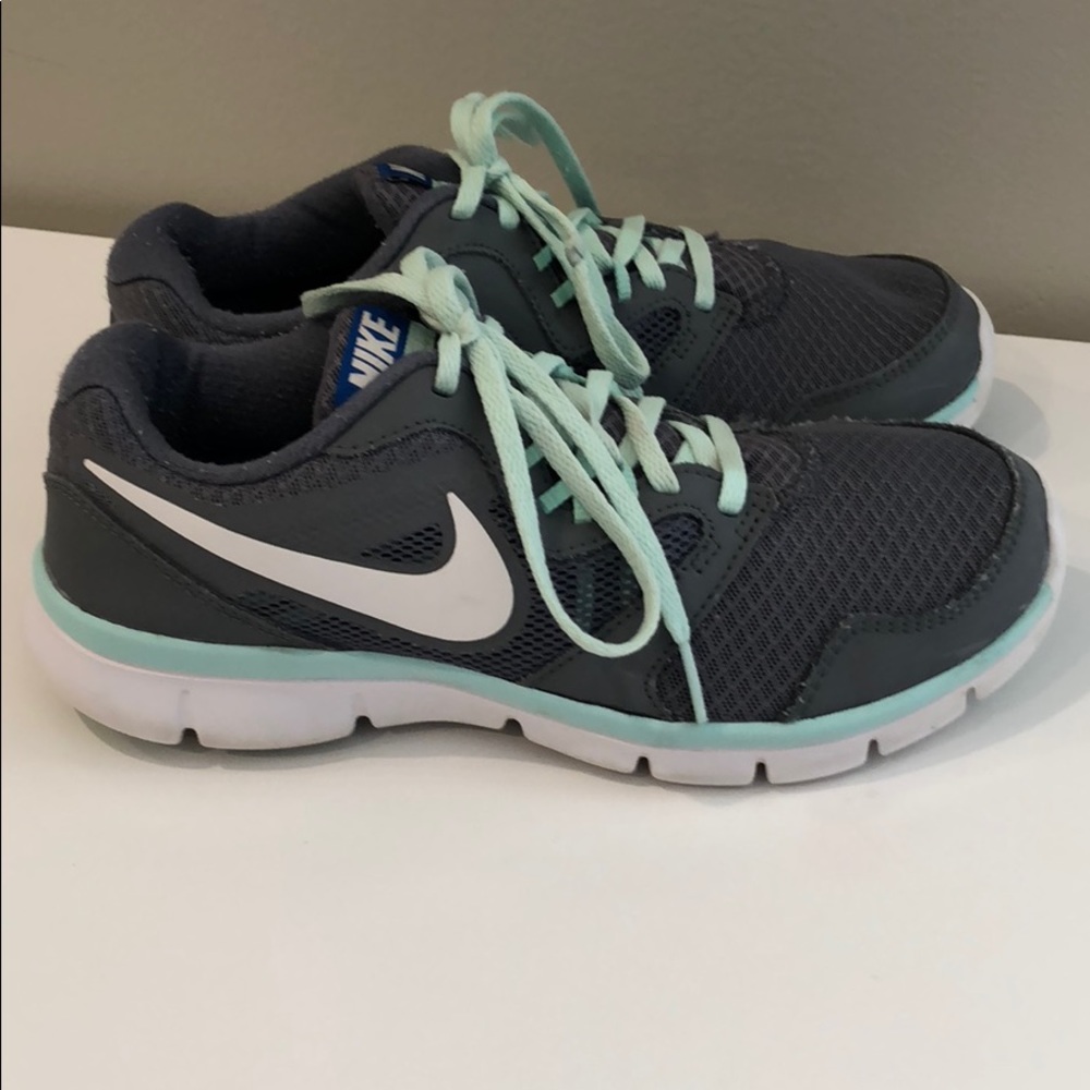 Nike sneakers! - Picture 3 of 3